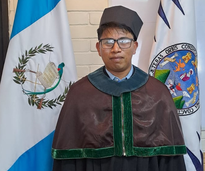 Graduación Hector Vail